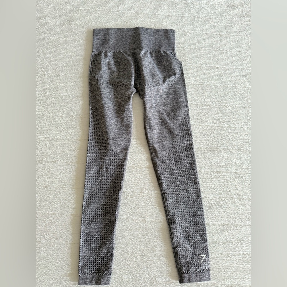 Gymshark Gray Seamless Leggings High-Waisted Athletic Wear - Picture 2 of 2